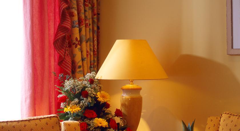 Relais & Chateaux Hotel Schwarzmatt Badenweiler Room photo